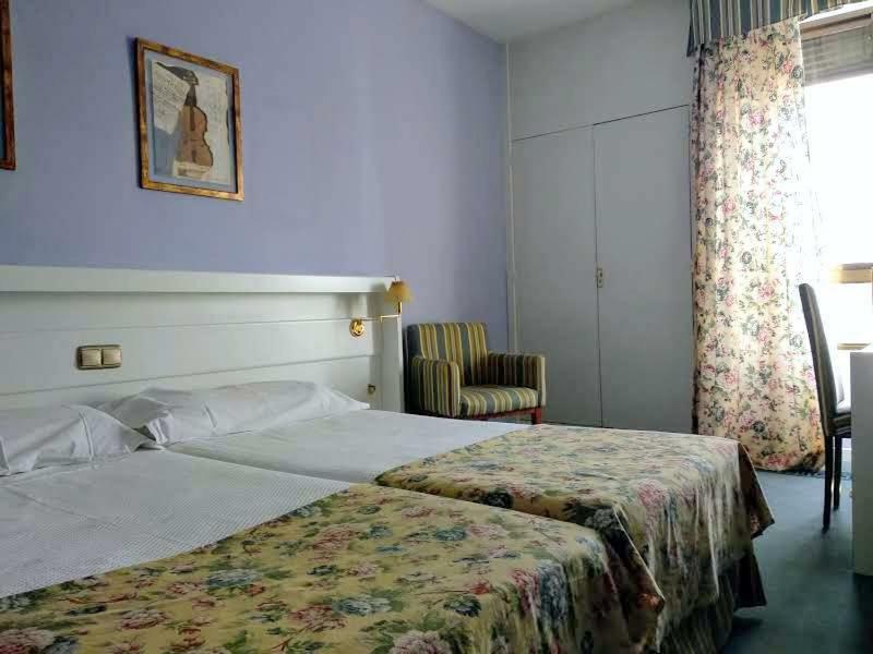 Hotel Las Cigueenas Trujillo Dış mekan fotoğraf