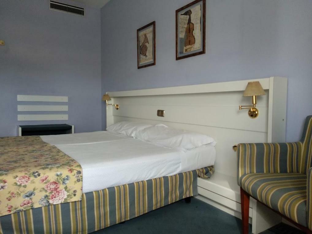 Hotel Las Cigueenas Trujillo Dış mekan fotoğraf