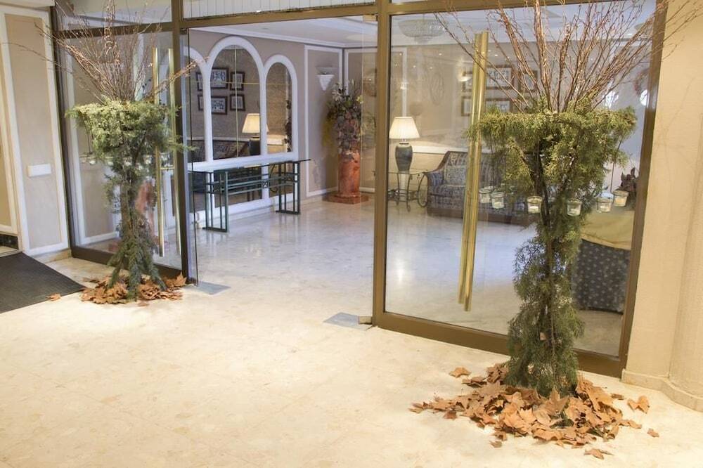 Hotel Las Cigueenas Trujillo Dış mekan fotoğraf