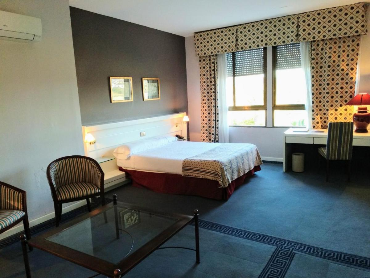 Hotel Las Cigueenas Trujillo Dış mekan fotoğraf